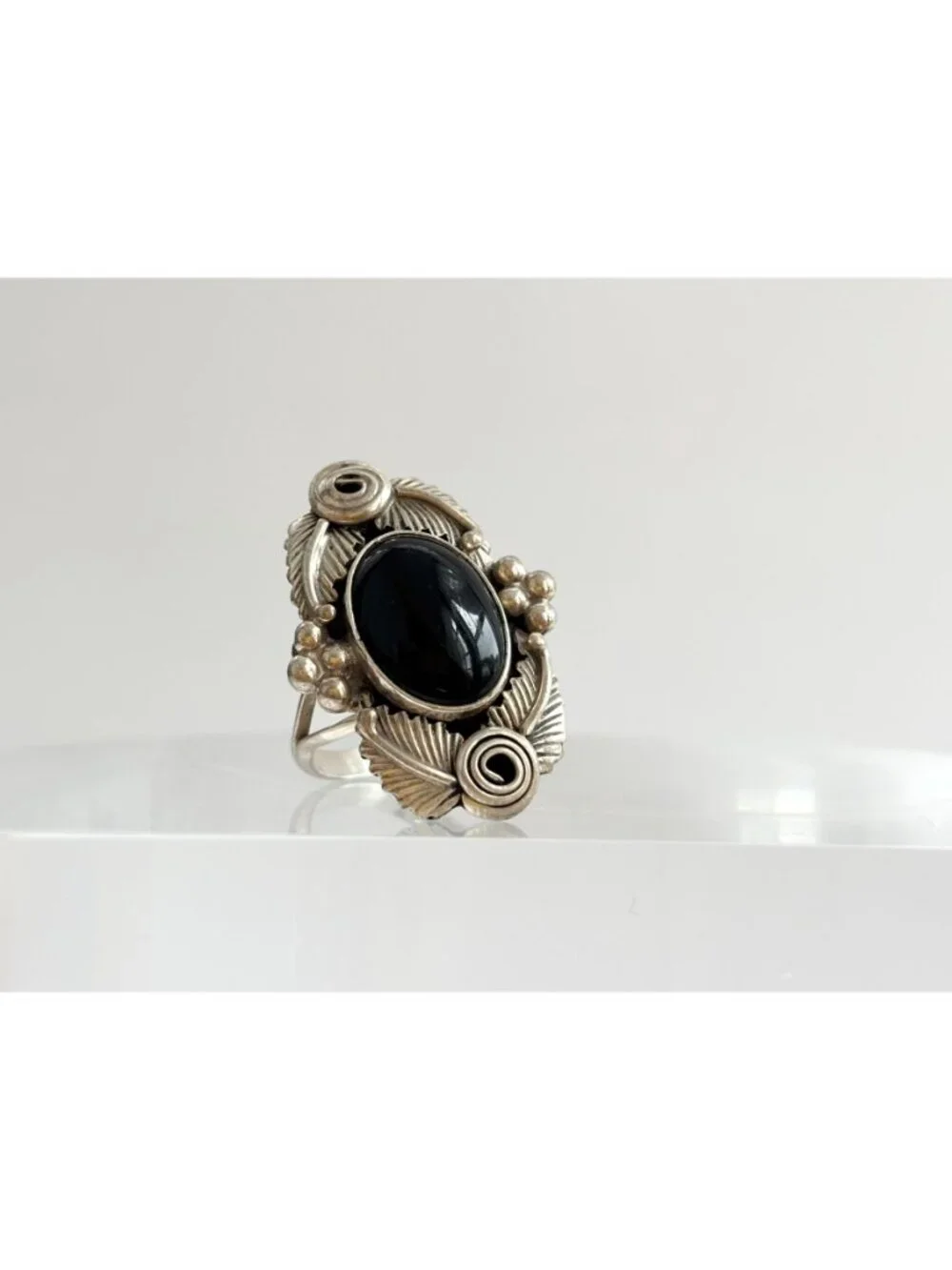 Navajo Made Black Onyx Leaf Accented Sterling Silver 925 Vintage Ring - sz 6.75